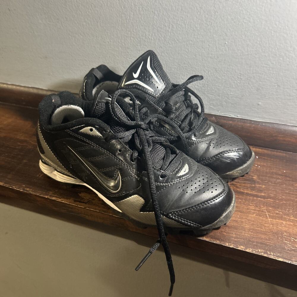 Nike Expand Tech 375768-012 Baseball Soccer Softball youth size 4 Y